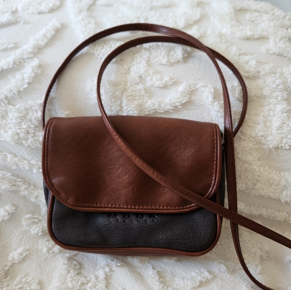 MODA Leather Black and Brown crossbody Bag. Great for a quick trip. - Picture 7 of 9